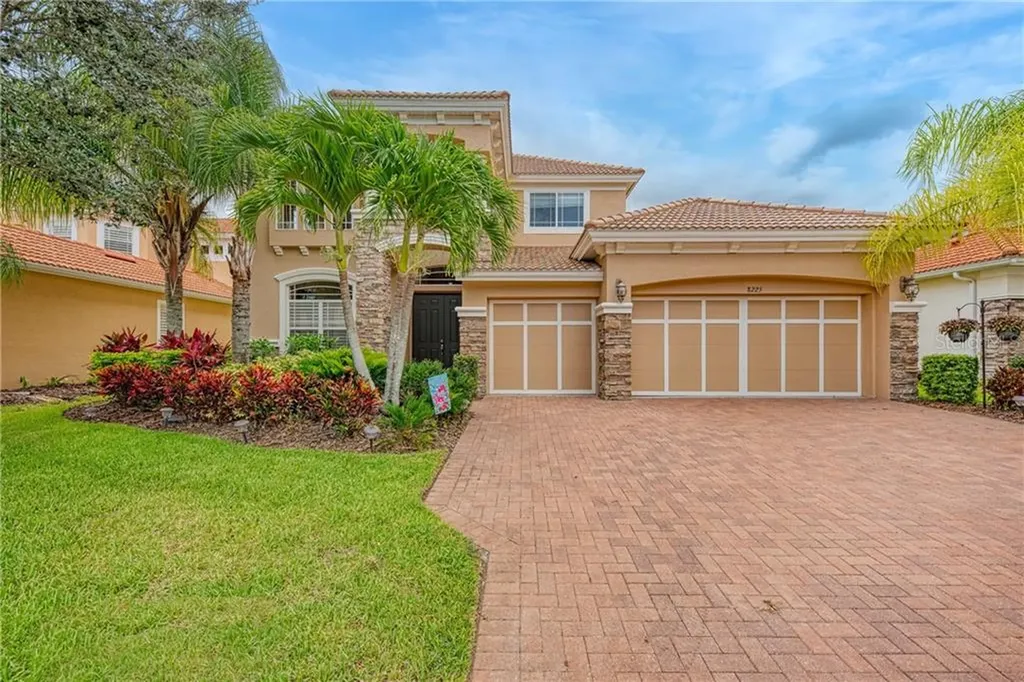 8225 Santa Rosa Court Sarasota FL 34243