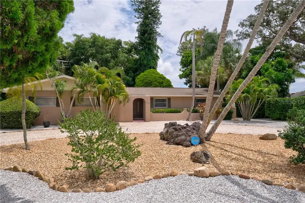 7457 Cove Terrace Sarasota FL 34231