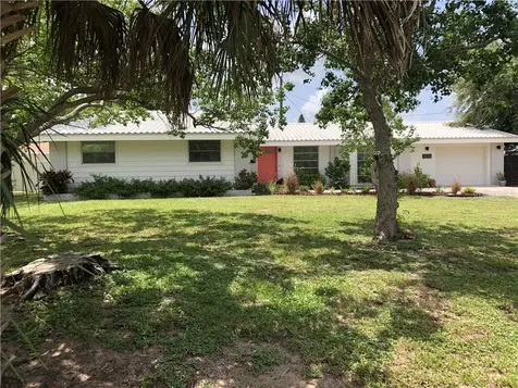 2208 Hopkins Drive W Bradenton FL 34207