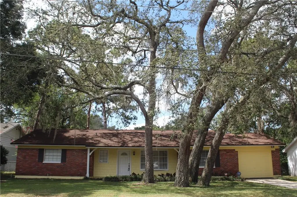 8709 Elmdale Place Tampa FL 33637