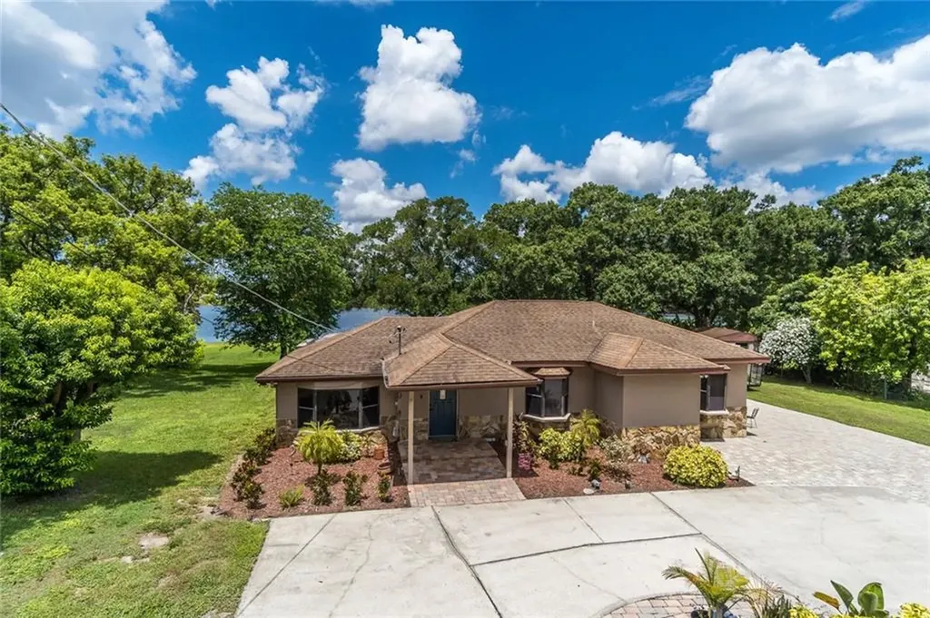 8912 N Arrawana Avenue Tampa FL 33614