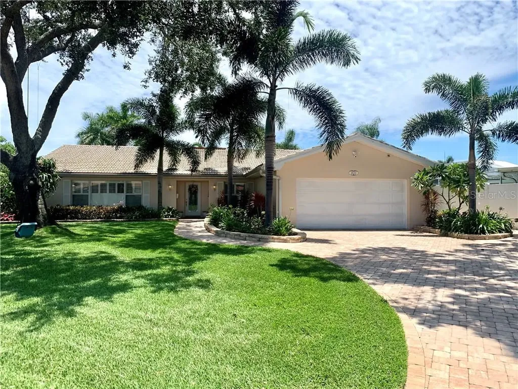 1820 Tanglewood Drive NE St Petersburg FL 33702