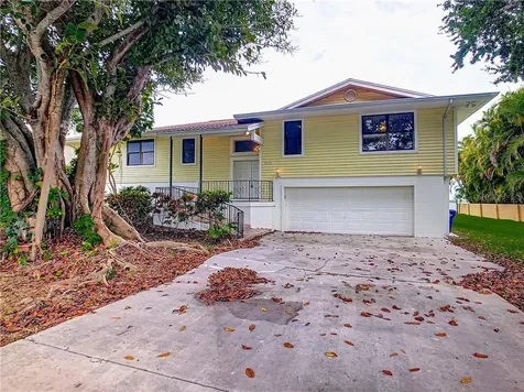 3008 Bay Drive Bradenton FL 34207