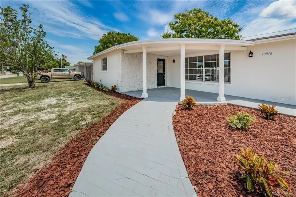 10916 Hillcrest Avenue Port Richey FL 34668