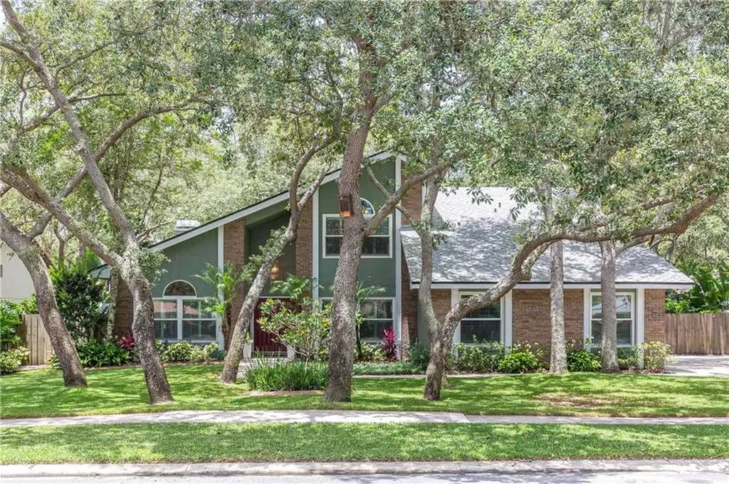 1555 S Lyons Court Oviedo FL 32765