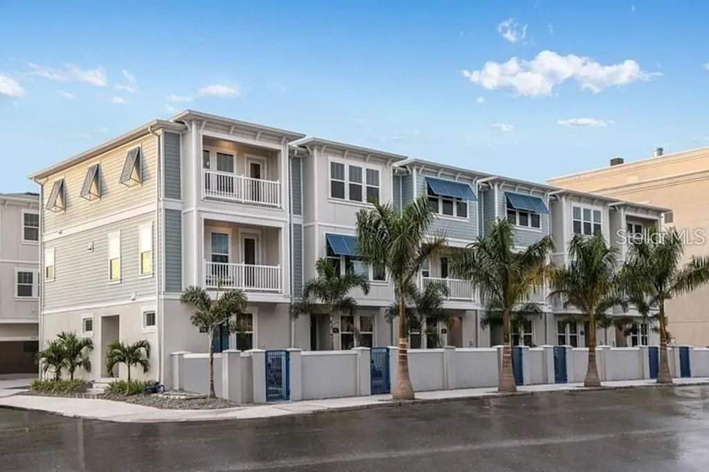 841 Burlington Avenue N St Petersburg FL 33701