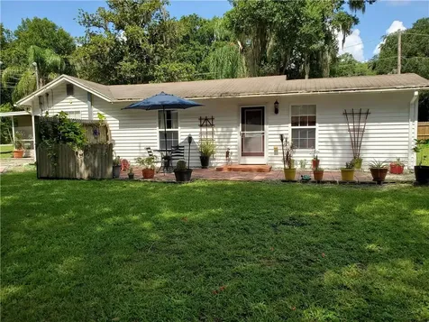 1001 E Derby Avenue Auburndale FL 33823