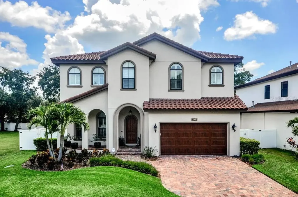 3614 W Royal Palm Circle Tampa FL 33629