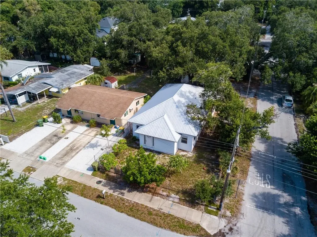 2285 Bay Street Sarasota FL 34237