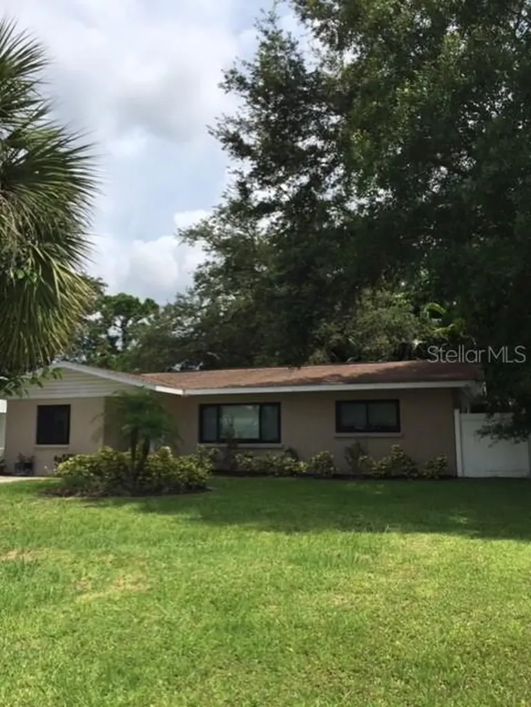2250 Bougainvillea Street Sarasota FL 34239
