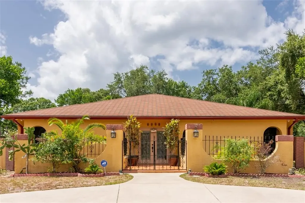 1222 Magdalene Grove Avenue Tampa FL 33613