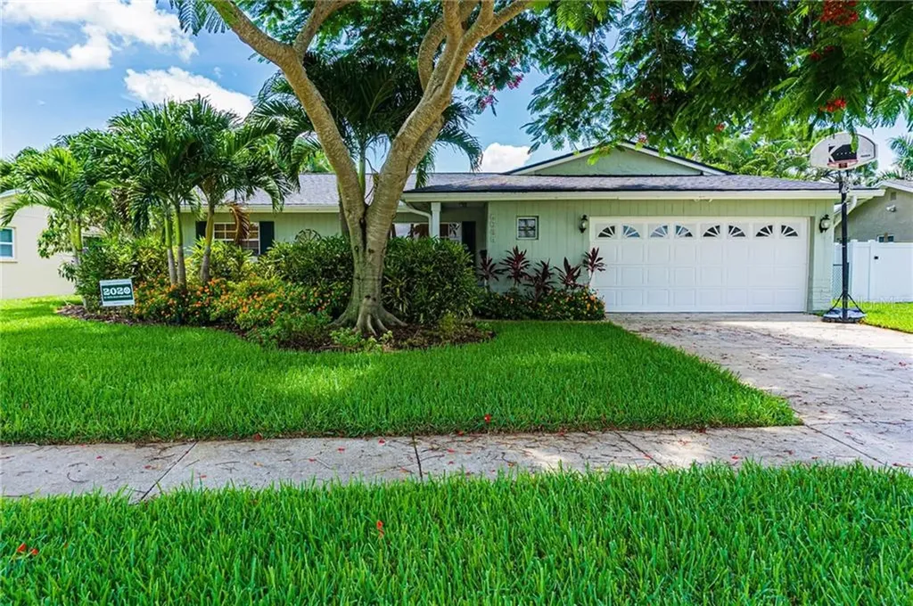 6085 Tanglewood Drive NE St Petersburg FL 33703