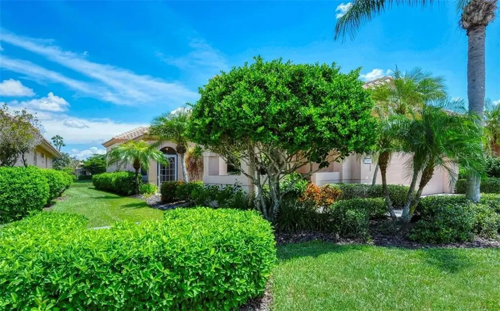 7169 Del Lago Drive Sarasota FL 34238