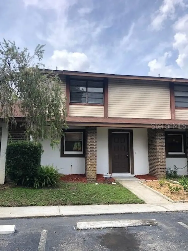 2122 Oak Chace Court Tampa FL 33613