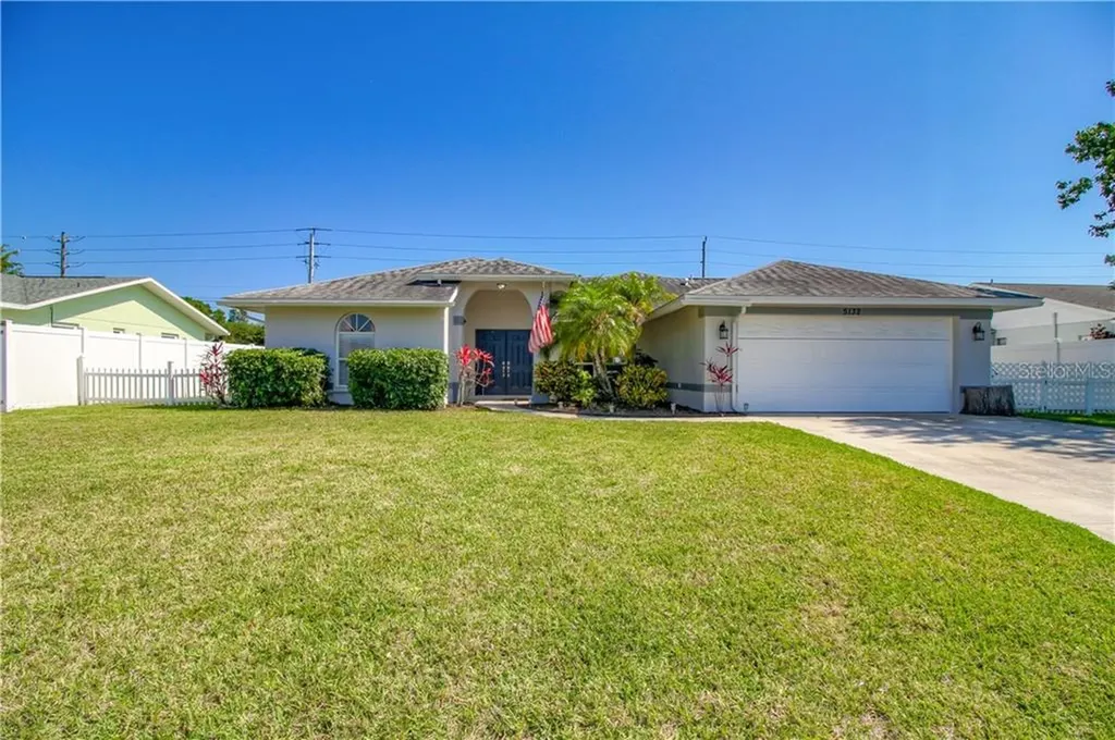 5132 Brandeis Circle S Sarasota FL 34243