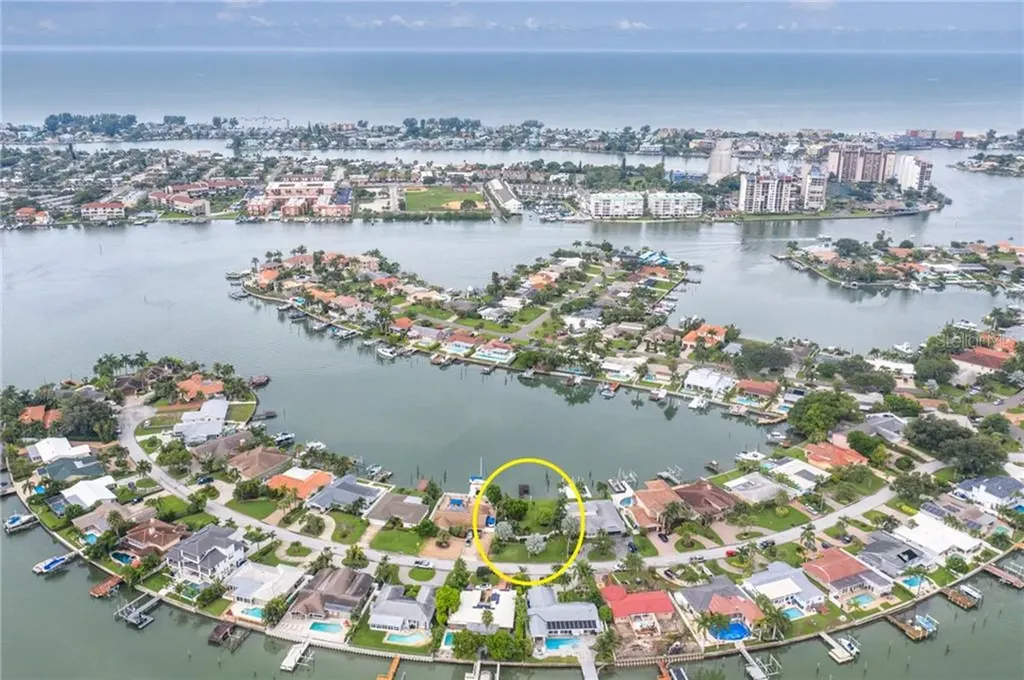 1237 79th Street S St Petersburg FL 33707