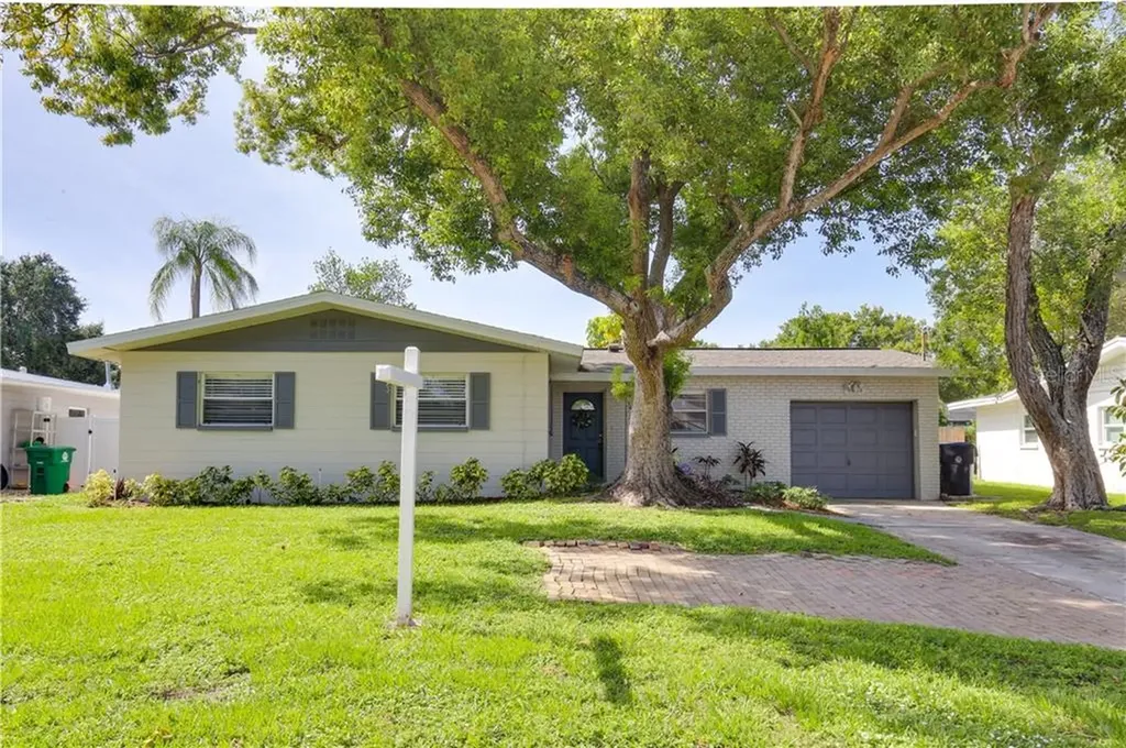 4834 W Bay Villa Avenue Tampa FL 33611
