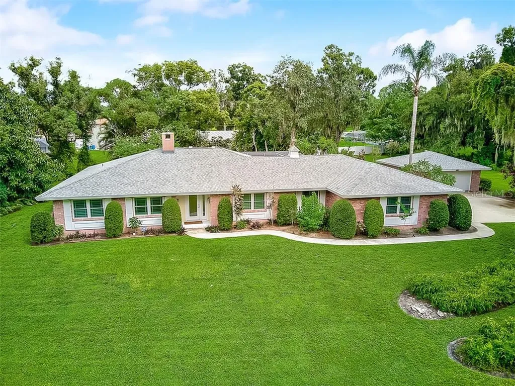 5001 Circled Oak Drive Sarasota FL 34233