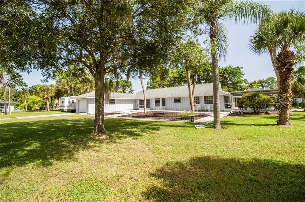 588 N Elm Street Englewood FL 34223