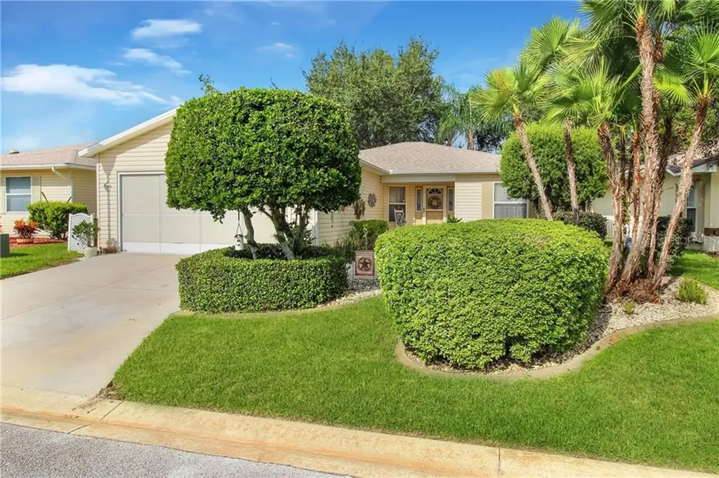 32813 Crooked Oaks Lane Leesburg FL 34748