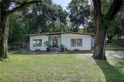 800 N Warfield Avenue Wildwood FL 34785
