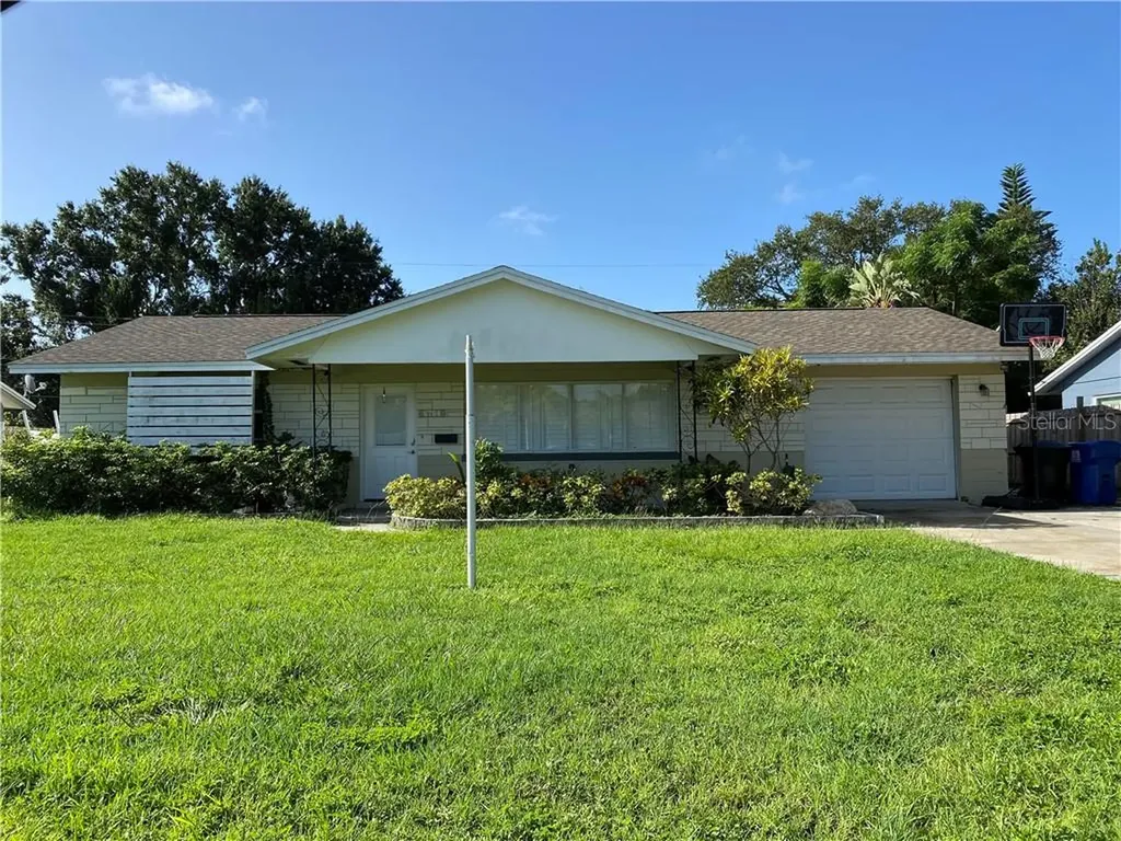 6784 36th Avenue N St Petersburg FL 33710
