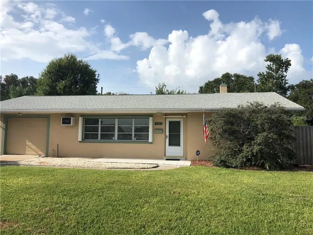 6715 35th Avenue N St Petersburg FL 33710