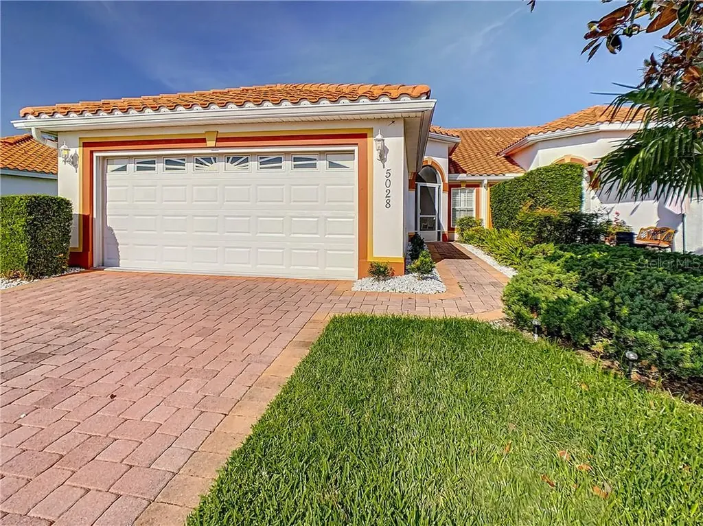 5028 Harbour Drive Oxford FL 34484