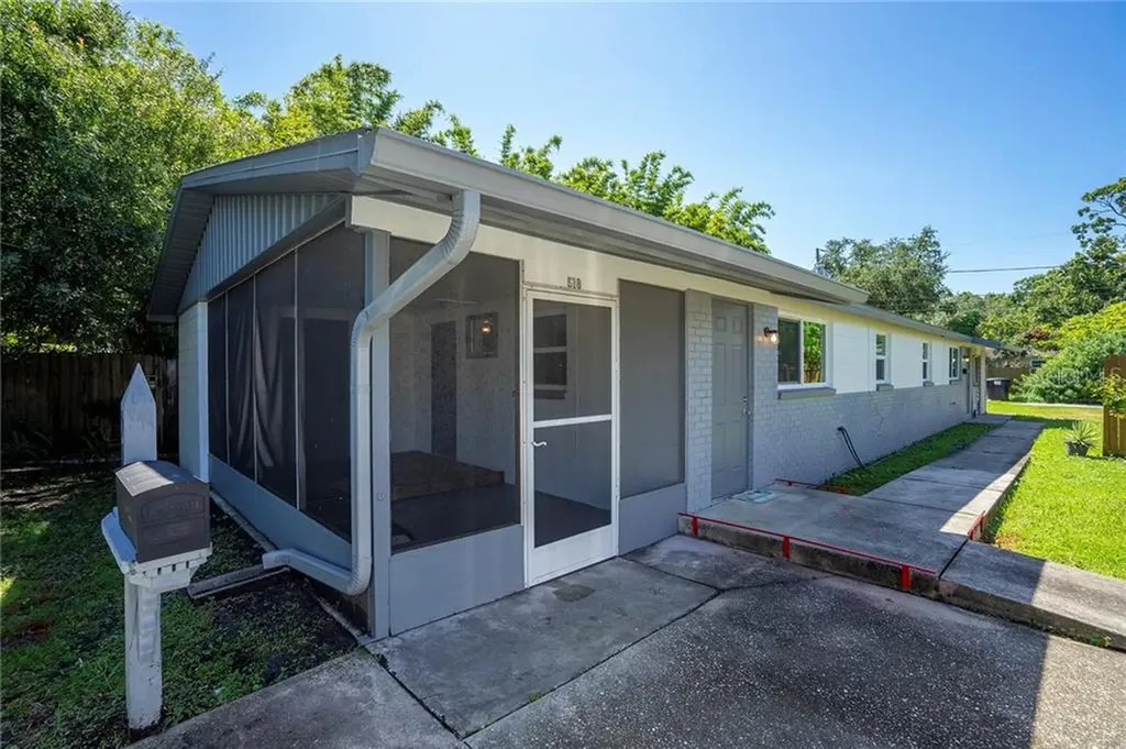 518 93rd Avenue N St Petersburg FL 33702