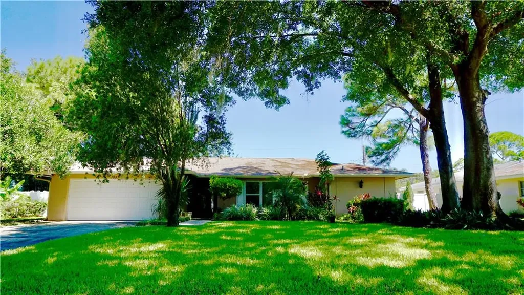 1253 86th Avenue N St Petersburg FL 33702