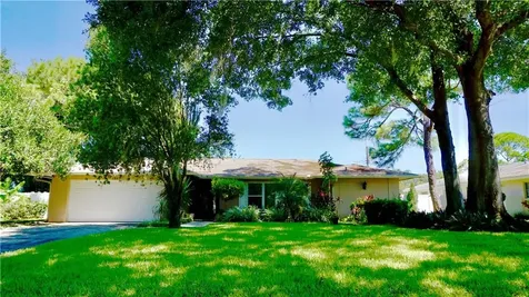 1253 86th Avenue N St Petersburg FL 33702
