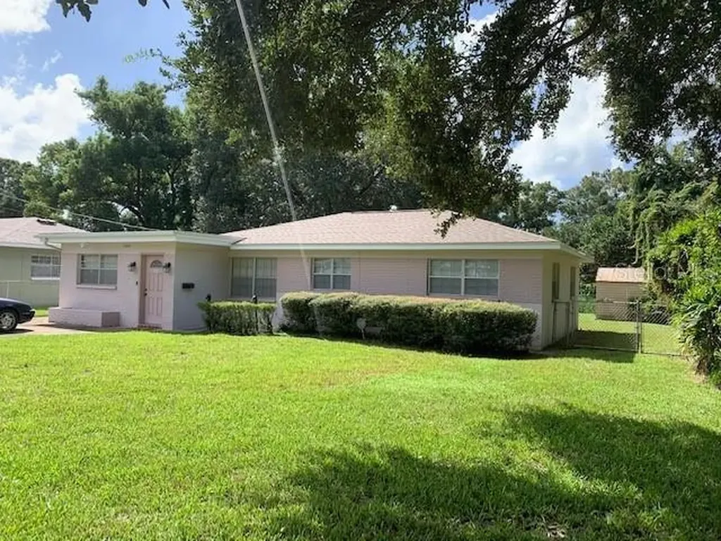 3004 W Paris Street Tampa FL 33614