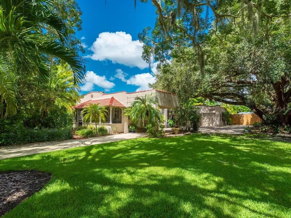 1711 Vamo Drive Sarasota FL 34231