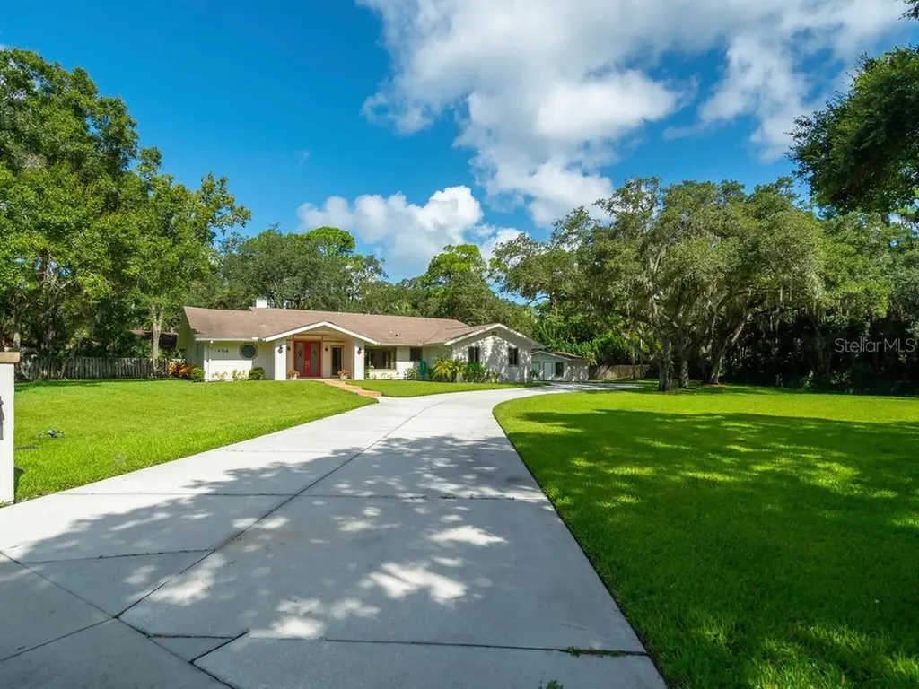 4718 Camphor Avenue Sarasota FL 34231