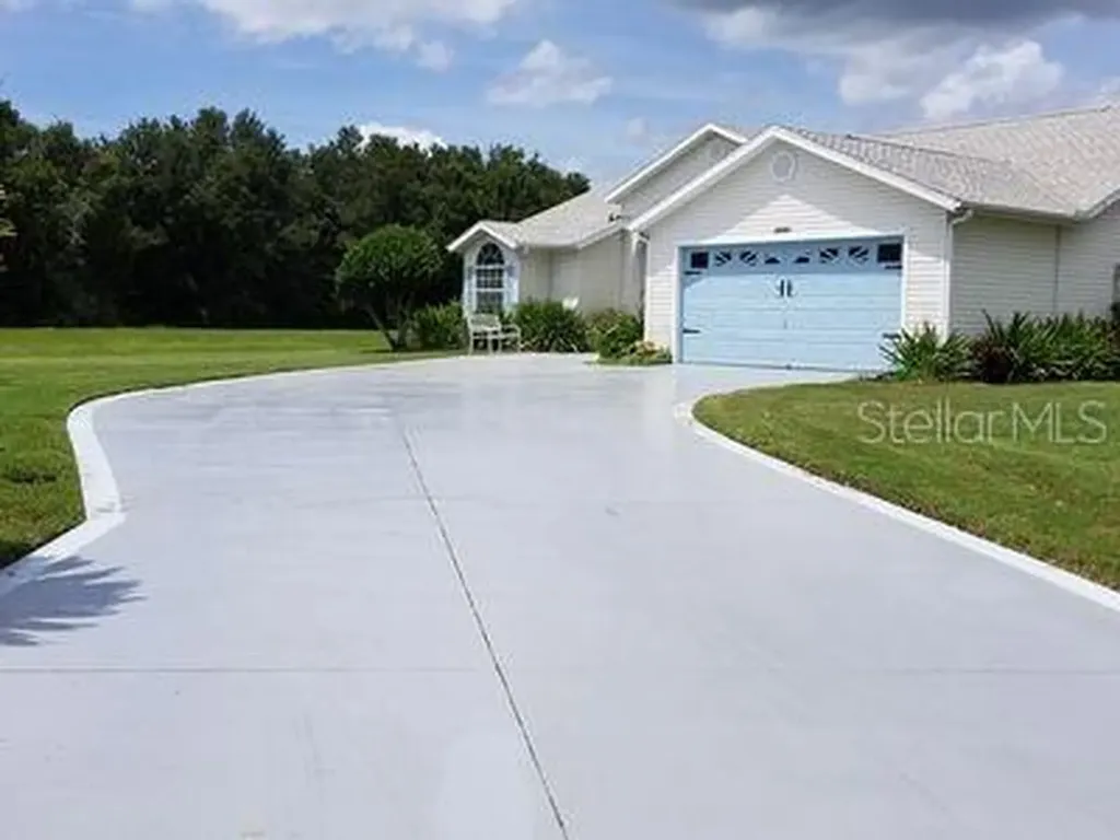 25061 Riverwalk Drive Leesburg FL 34748