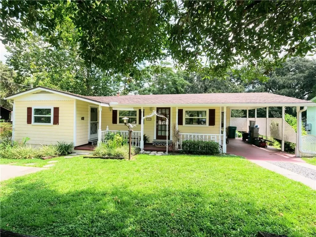416 N Rhodes Street Mount Dora FL 32757