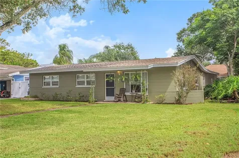 1637 46th Avenue N St Petersburg FL 33714
