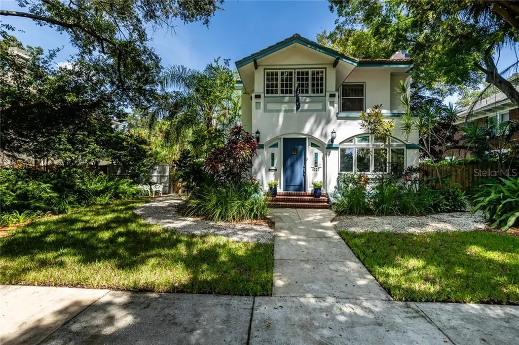1027 15th Avenue N St Petersburg FL 33704