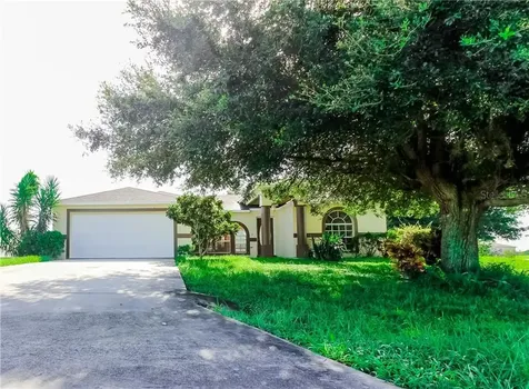 1402 Bluff Loop Dundee FL 33838