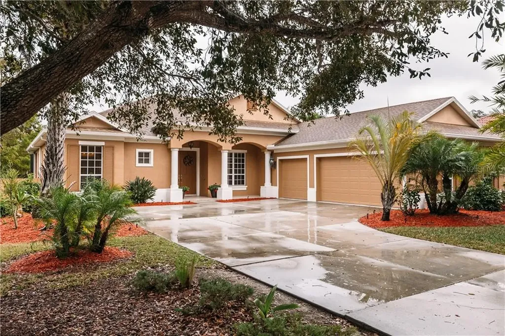 4861 Luster Leaf Lane Sarasota FL 34241