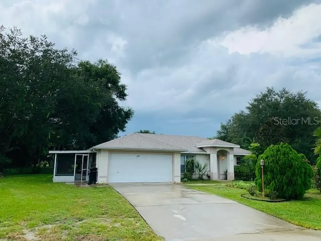 1090 3rd Avenue Deland FL 32724