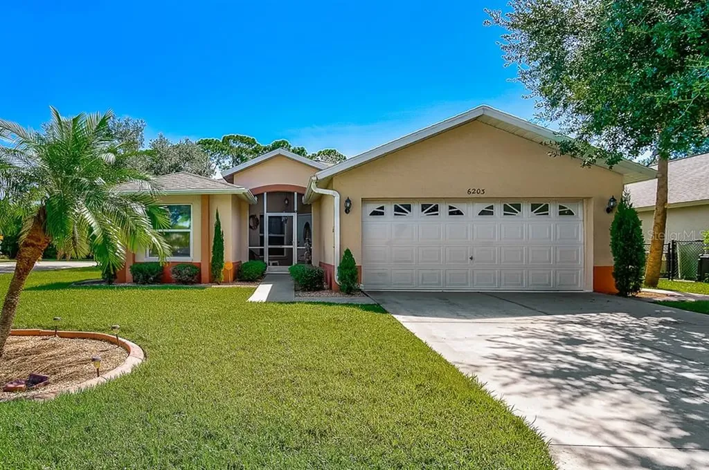 6203 38th Street E Bradenton FL 34203