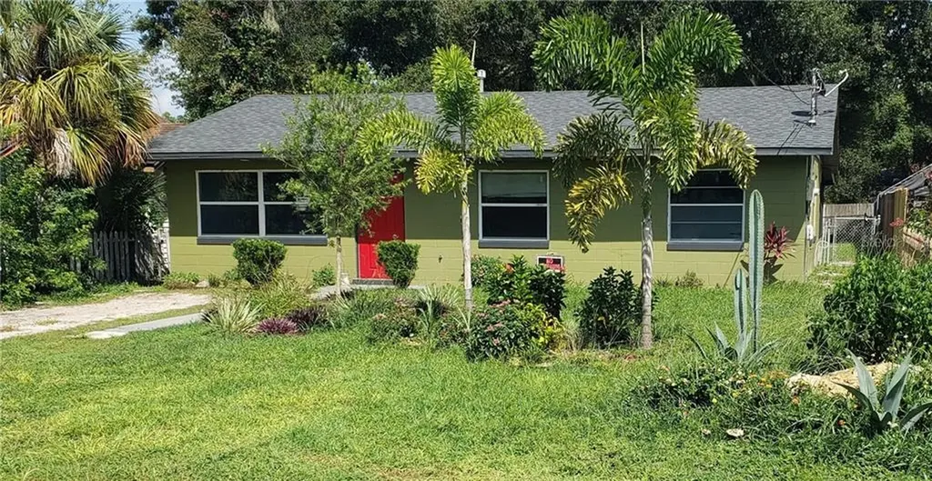 520 N Barrow Avenue Tavares FL 32778
