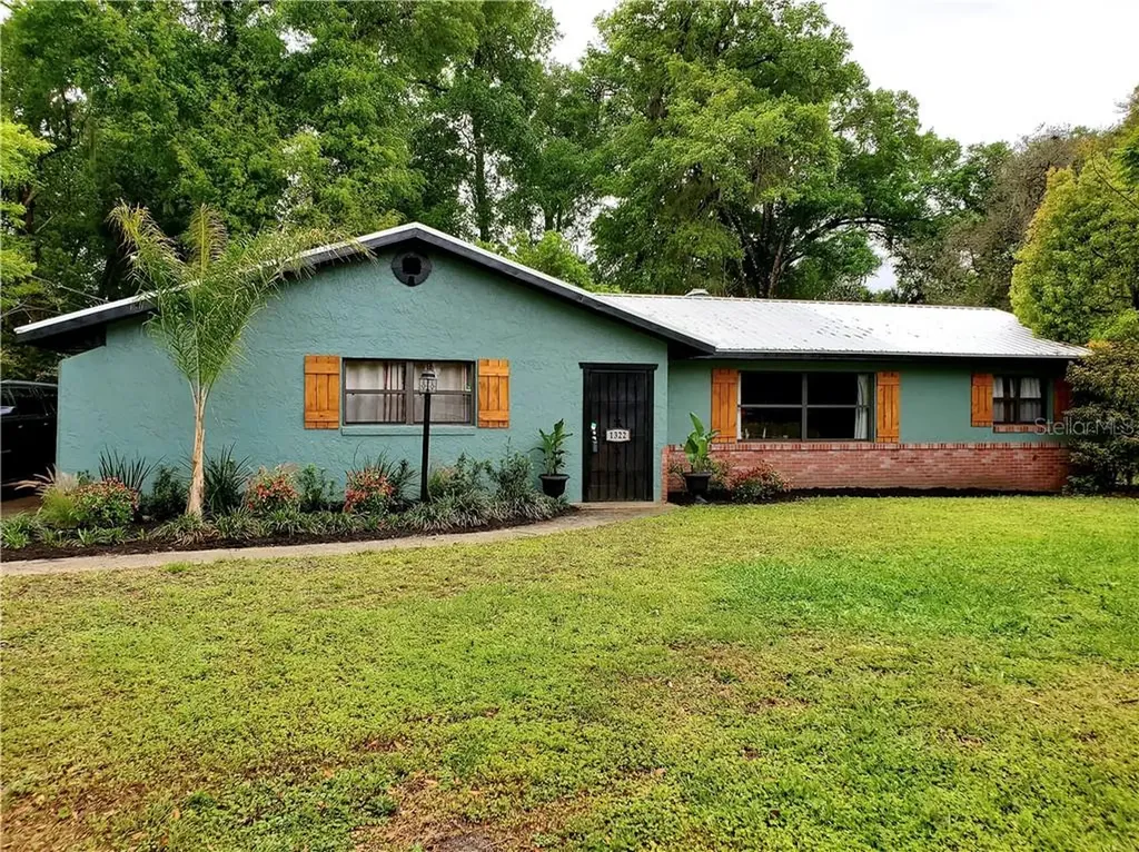 1322 W Voorhis Avenue Deland FL 32720