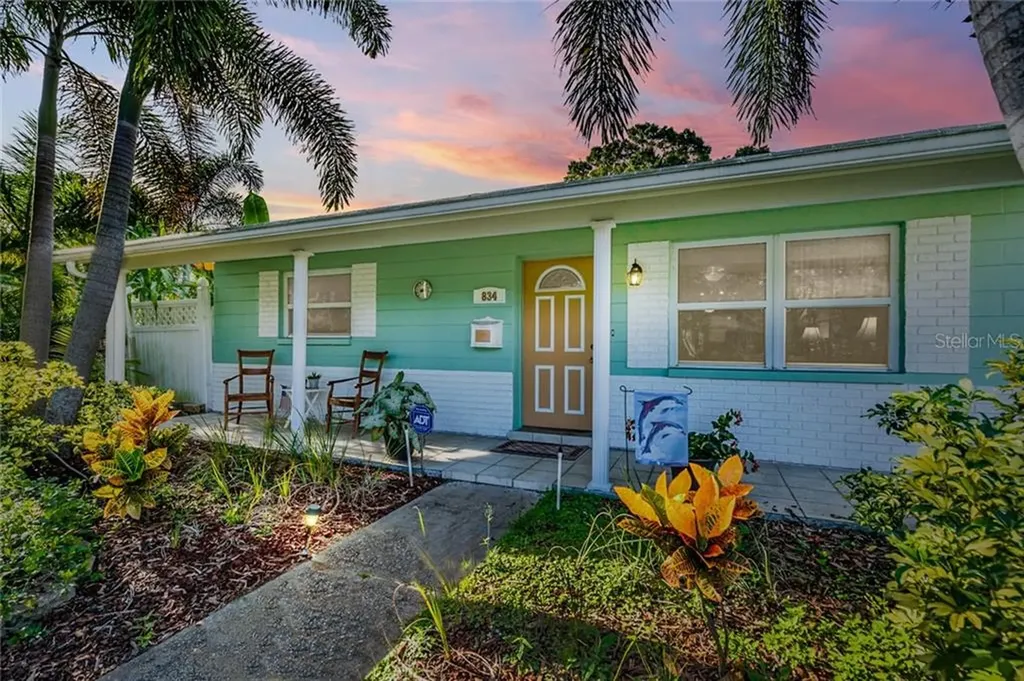 834 50th Avenue N St Petersburg FL 33703