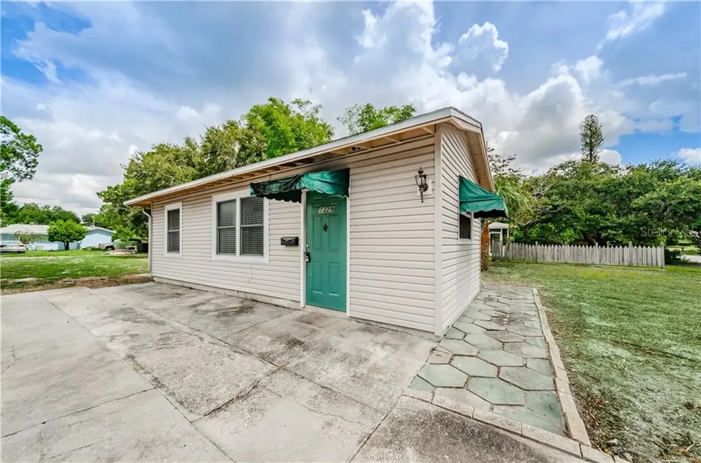 7329 6th Avenue N St Petersburg FL 33710