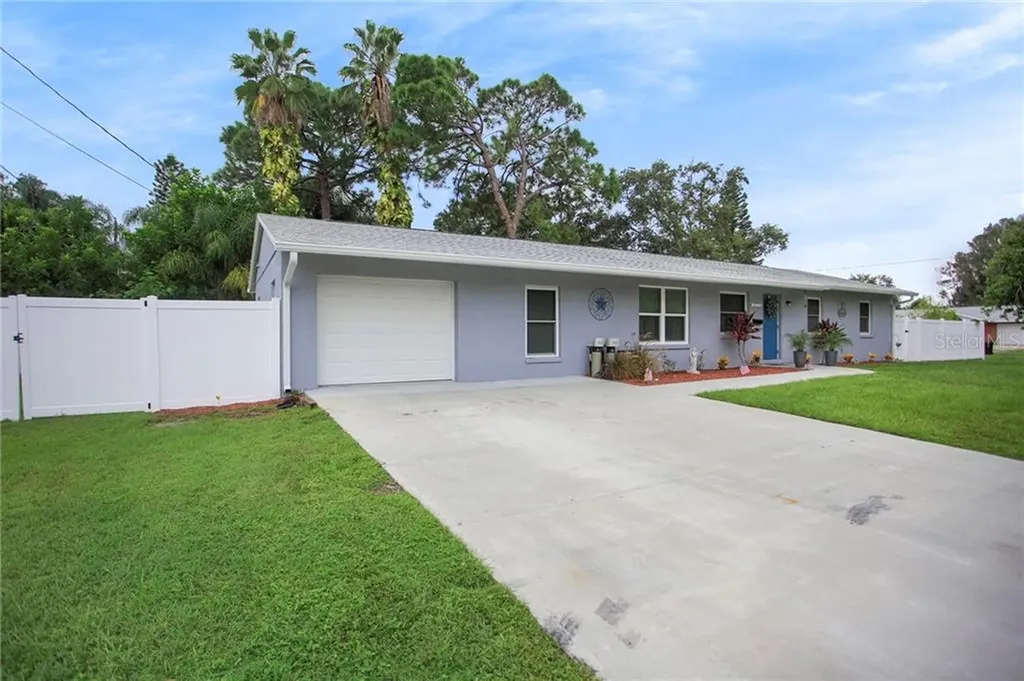 8050 Carolyn Street NE St Petersburg FL 33702