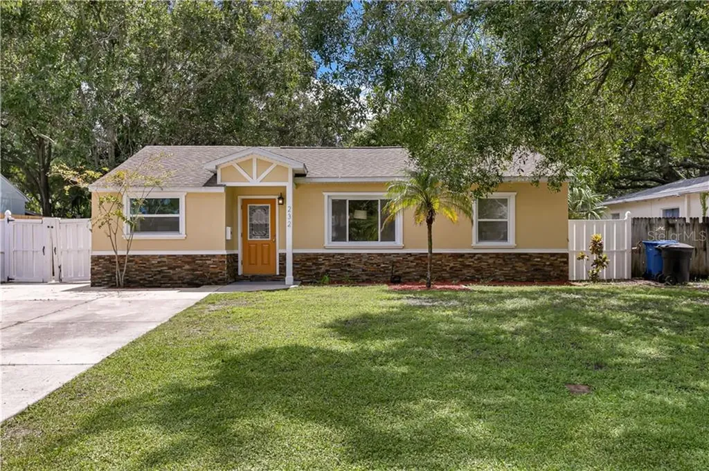 232 42nd Avenue NE St Petersburg FL 33703