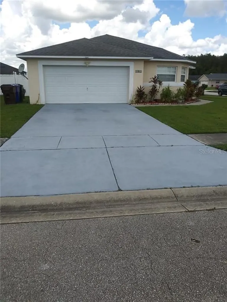 2443 Oak Mill Drive Kissimmee FL 34744