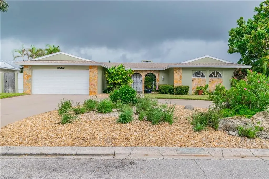 11663 Grove Street Seminole FL 33772